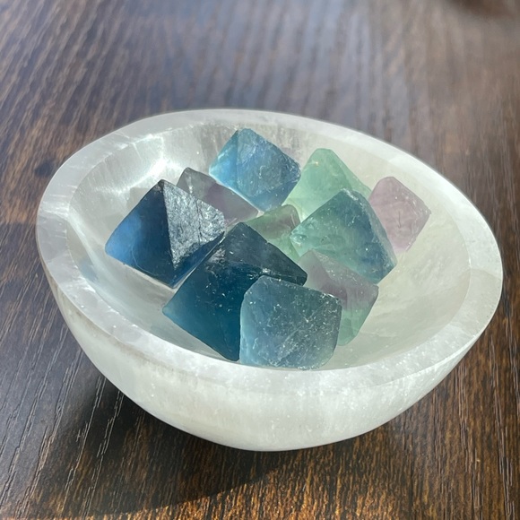 Genuine selenite hand carved ✨charging✨ bowls - Picture 11 of 13